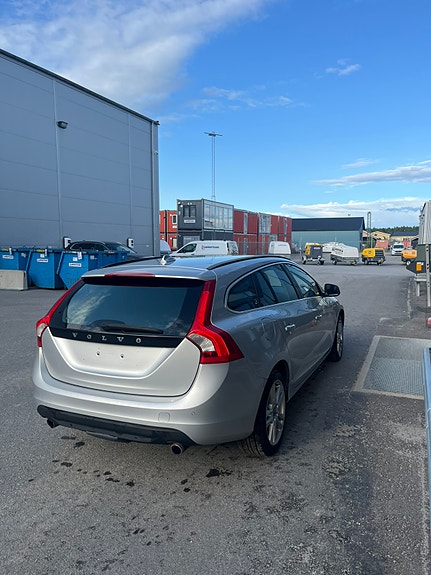 Volvo V60 4 of 6