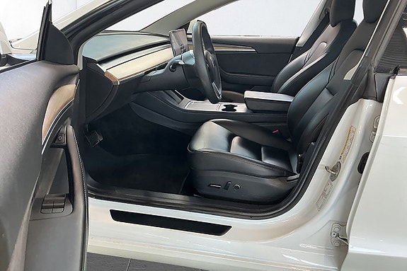 Tesla Model 3 7 of 14