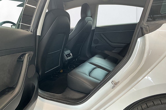 Tesla Model 3 9 of 14
