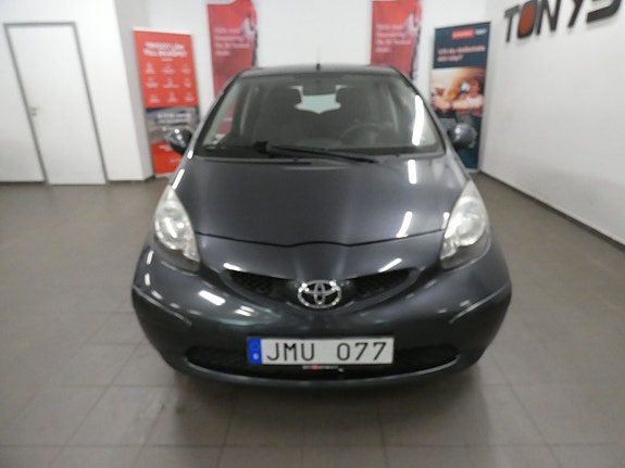 Toyota Aygo 2 of 17