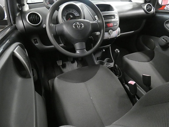 Toyota Aygo 7 of 17