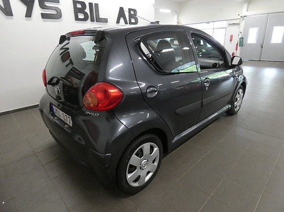 Toyota Aygo 5 of 17