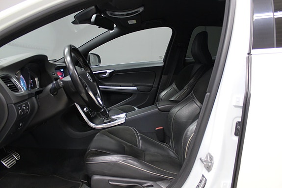 Volvo V60 7 of 13
