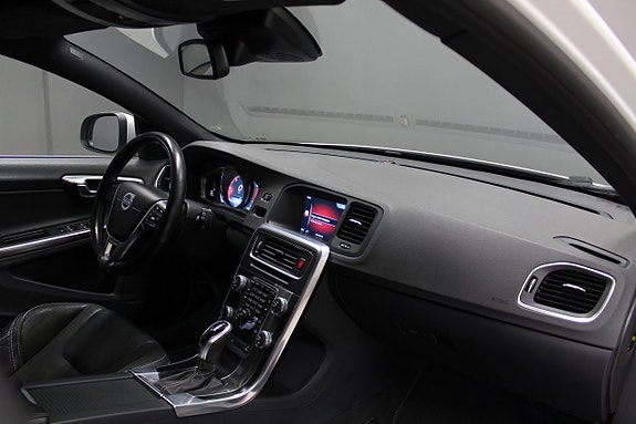 Volvo V60 11 of 13