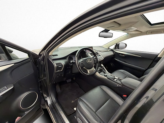 Lexus NX300h 12 of 30