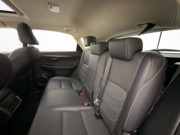 Lexus NX300h 14 of 30