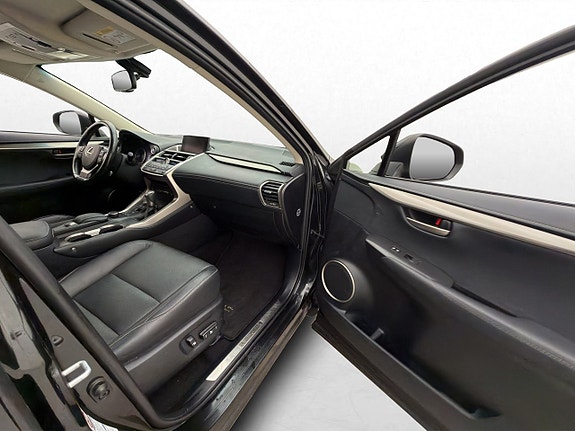 Lexus NX300h 10 of 30