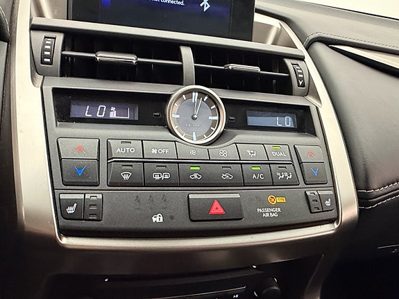 Lexus NX300h 25 of 30
