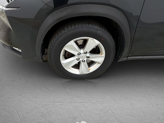 Lexus NX300h 27 of 30