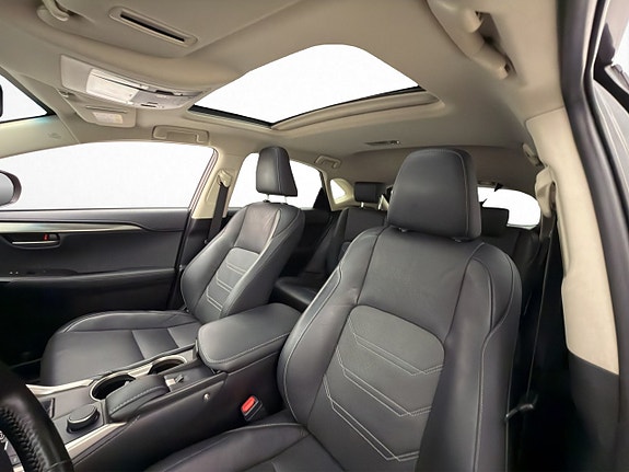 Lexus NX300h 13 of 30