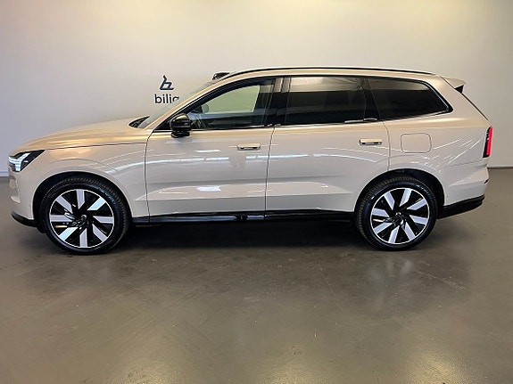 Volvo EX90 2 of 20