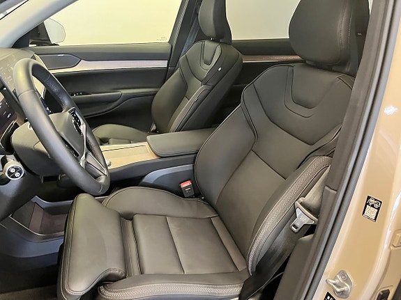 Volvo EX90 10 of 20