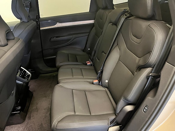 Volvo EX90 11 of 20