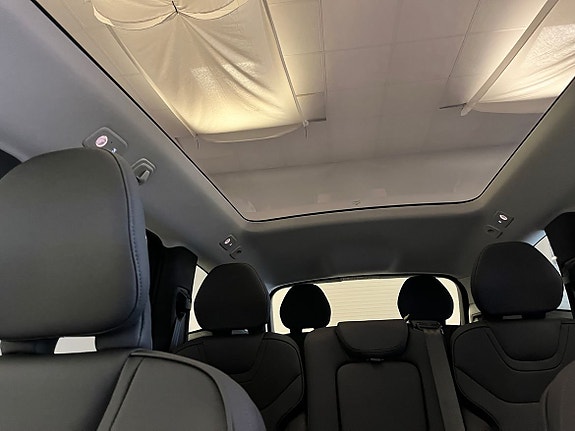 Volvo EX90 15 of 20