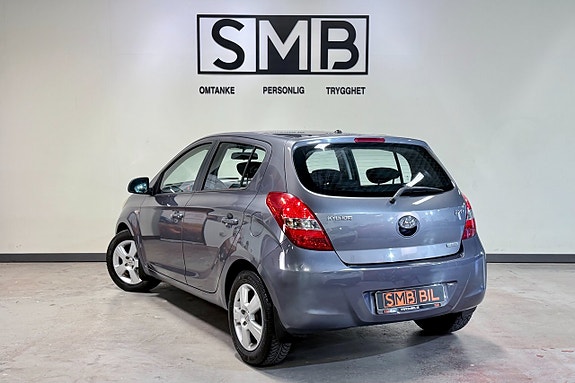 Hyundai i20 2 of 23