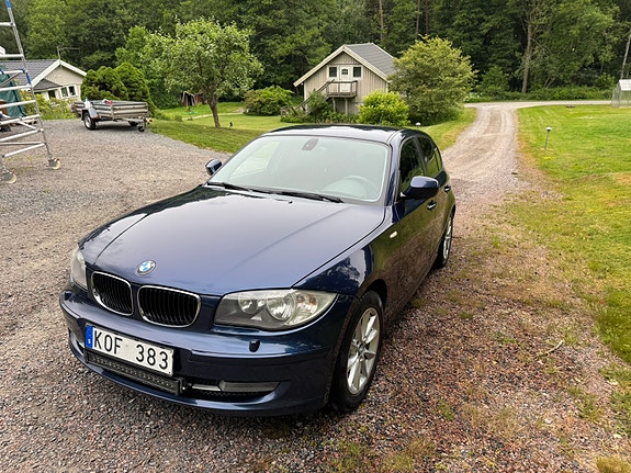 BMW 116i 2 of 10