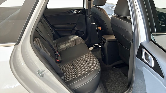 Kia Ceed 5 of 12