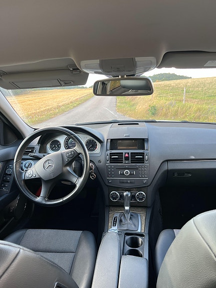 Mercedes-Benz C180 6 of 13