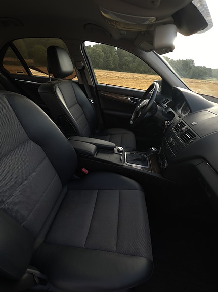 Mercedes-Benz C180 8 of 13