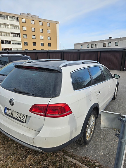 Volkswagen Passat Alltrack 3 of 7