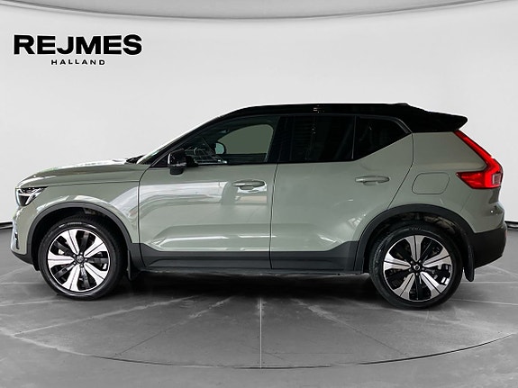 Volvo XC40 8 of 15