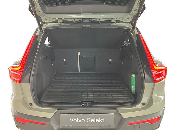 Volvo XC40 7 of 15