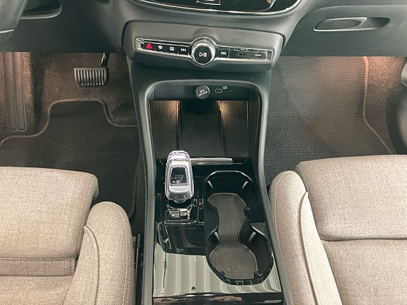Volvo XC40 6 of 15