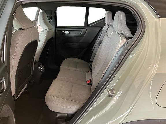 Volvo XC40 11 of 15