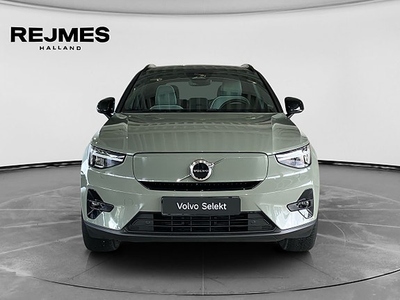 Volvo XC40 13 of 15