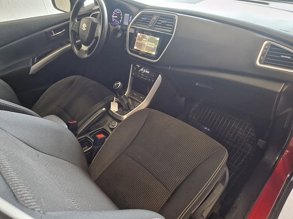 Suzuki S-Cross 5 of 18