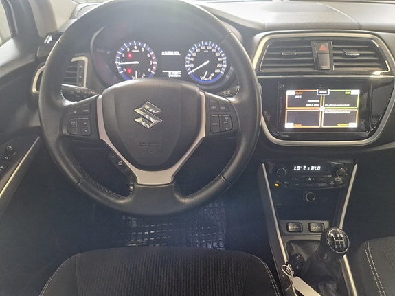 Suzuki S-Cross 8 of 18
