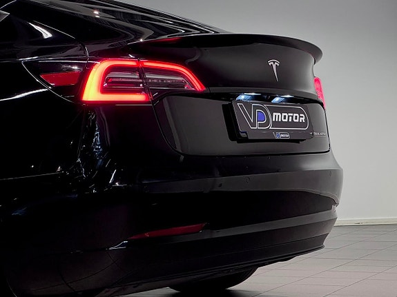 Tesla Model 3 10 of 24