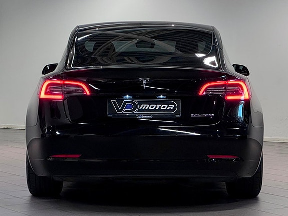 Tesla Model 3 8 of 24