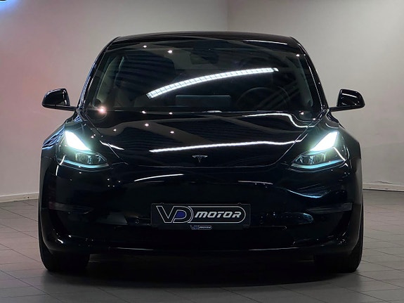 Tesla Model 3 7 of 24