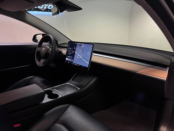 Tesla Model 3 21 of 24