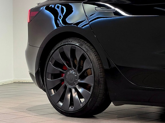 Tesla Model 3 12 of 24