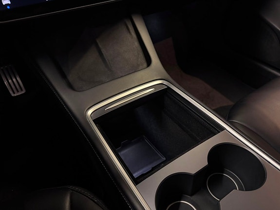 Tesla Model 3 19 of 24