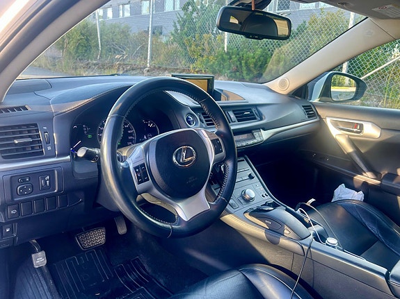 Lexus CT200h 7 of 9