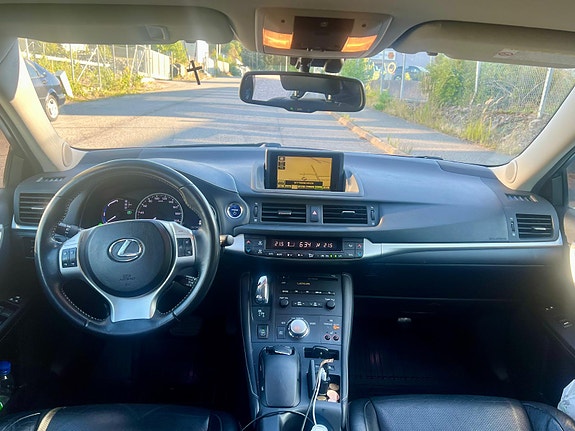 Lexus CT200h 8 of 9