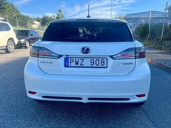 Lexus CT200h 6 of 9