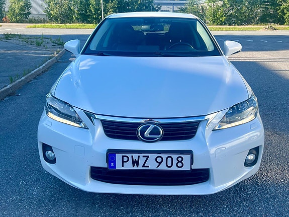 Lexus CT200h 3 of 9