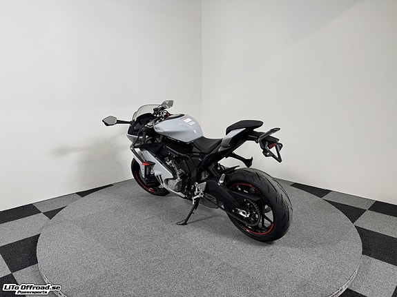 CFMOTO 675SR-R AEROLITE GREY 6 of 13