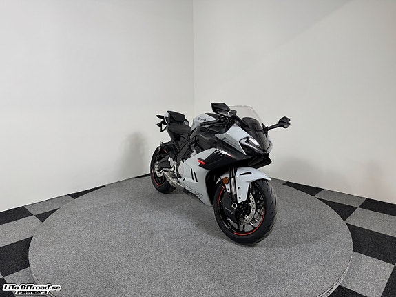 CFMOTO 675SR-R AEROLITE GREY 10 of 13