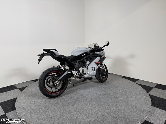 CFMOTO 675SR-R AEROLITE GREY 8 of 13