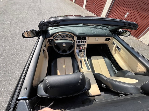 Mercedes-Benz SLK230 9 of 11