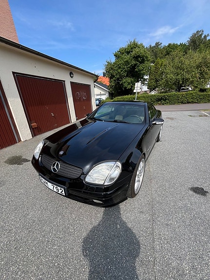 Mercedes-Benz SLK230 2 of 11