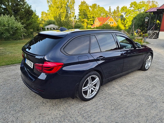 BMW 320d 2 of 7