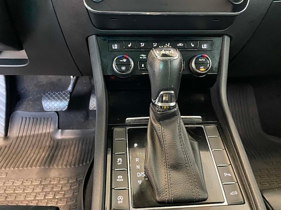 Skoda Superb 17 of 30