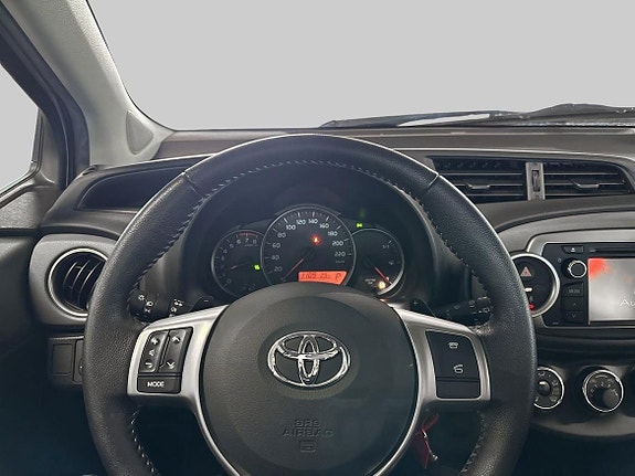 Toyota Yaris 14 of 18