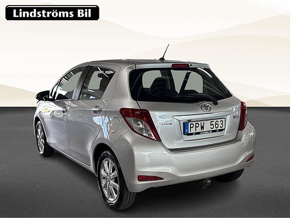 Toyota Yaris 4 of 18